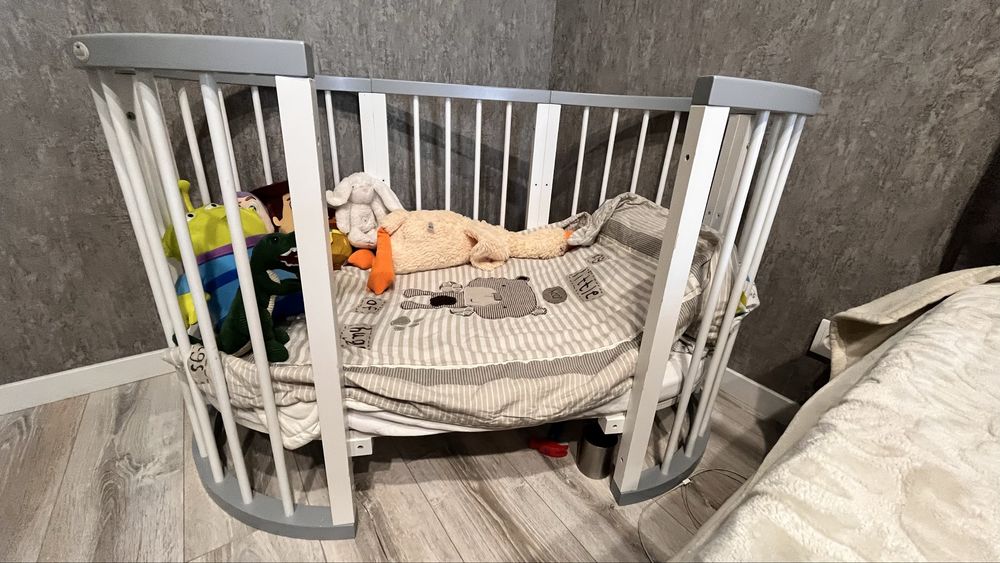 Кругла кроватка Ovalbed з маятником