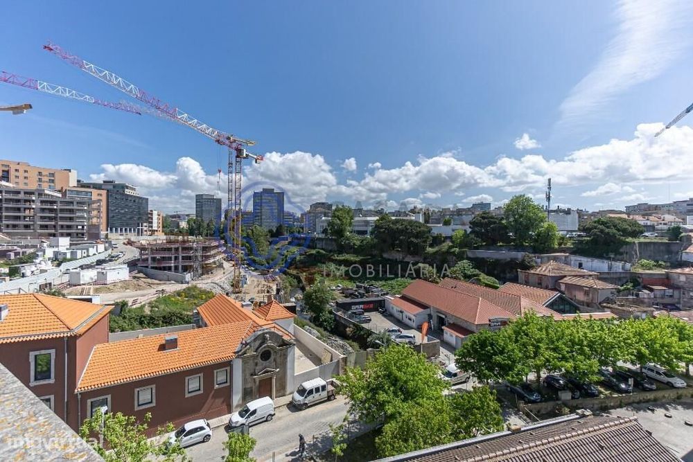 Excelente apartamento T5 rua de Serralves !Penthouse ! Terraço , 4 lug