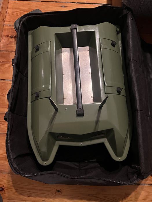 Łódka zanętowa magnum, gps,  raymarine dragonfly