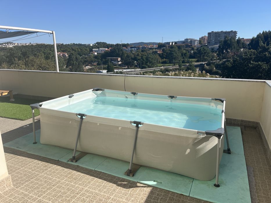 Piscina com acessorios