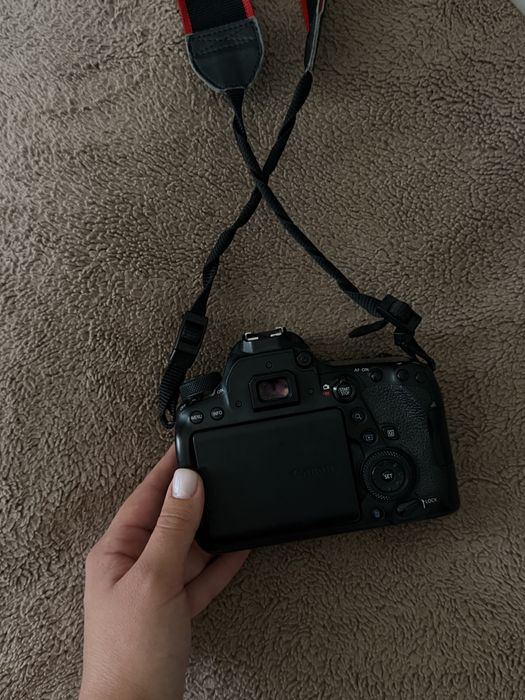 Продам фотоапарат CANON 6D MARK 2