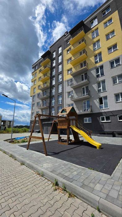 Велика двокімнатна новобудова, поверх 8/10, площа 75 метрів