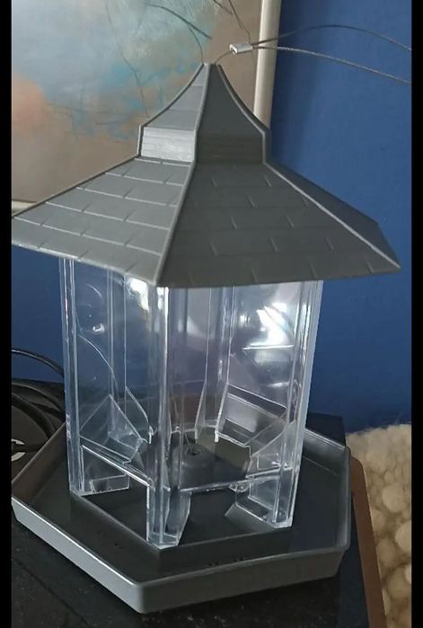 Годівниця для птахів кормушка