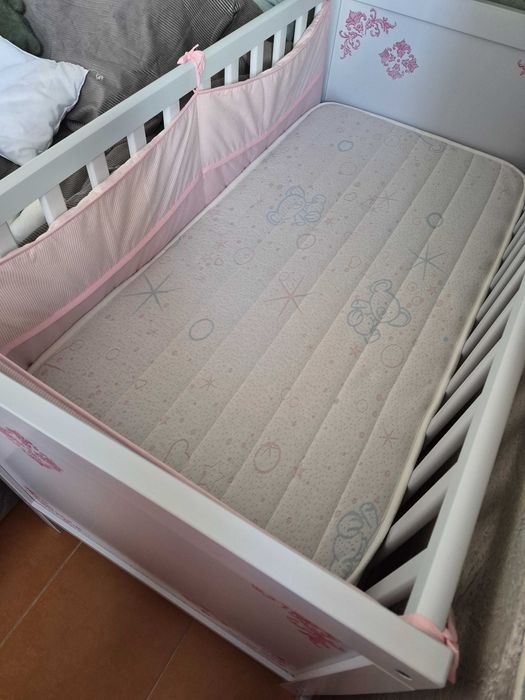 Berço de bebe com colchão