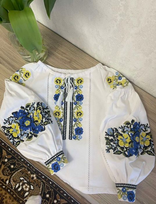 Дитяча вишиванка з натуральної тканини