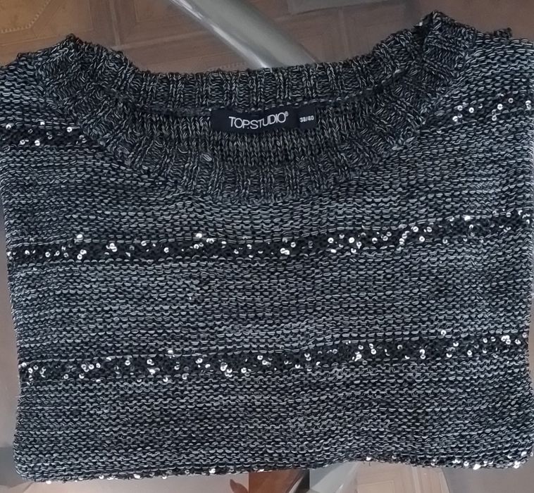 Bonita elegante camisola com lantejoulas  usada  bem conserváda