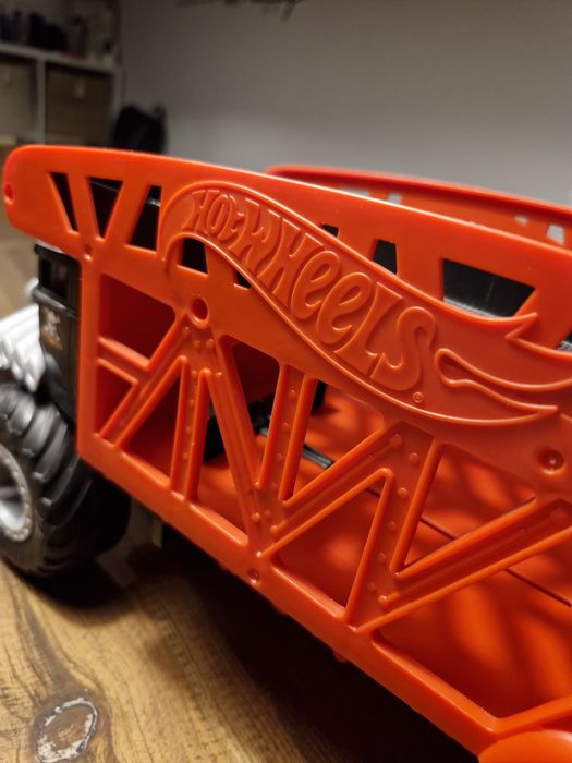 Transporter Monster Trucks Hot Wheels