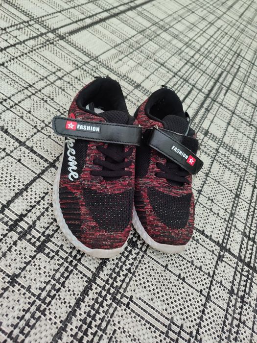 Продам кросівки на дівчинку