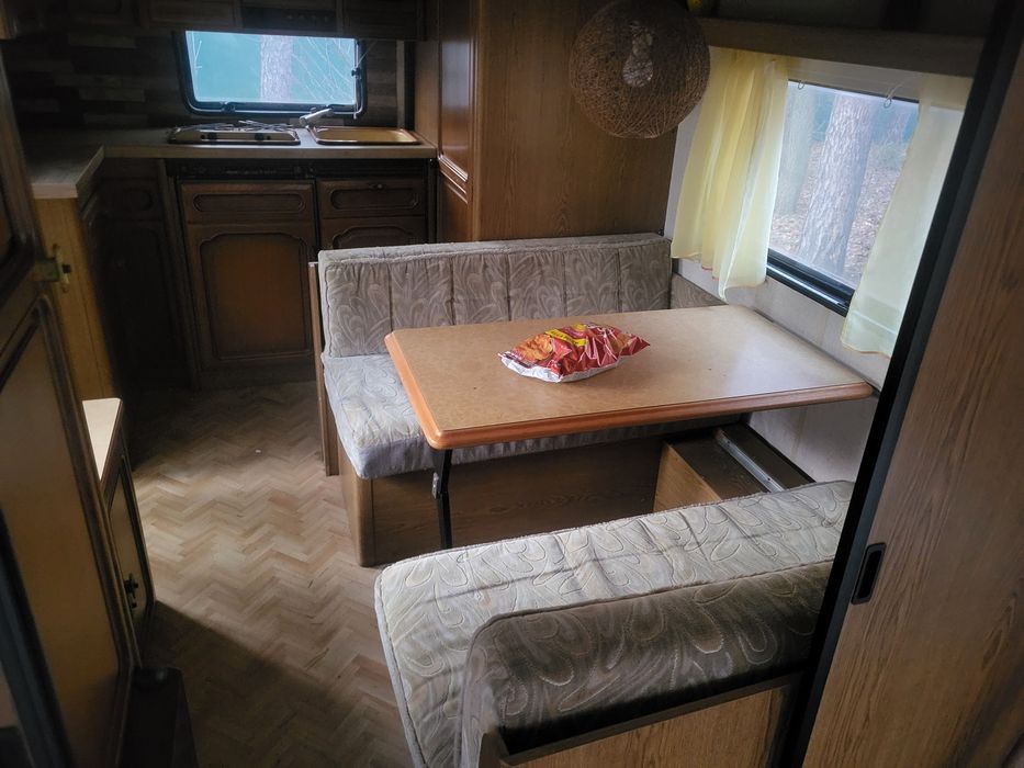Przyczepa kempingowa Buerstner Lux duża i zadbana.