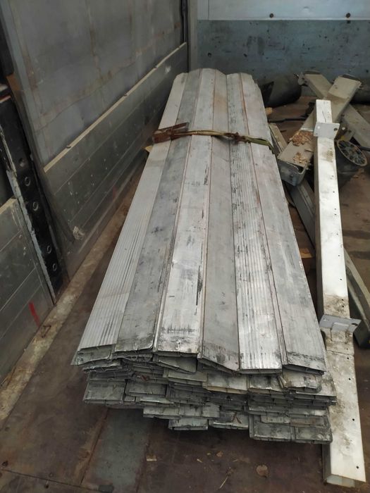 Boczne deski aluminiowe naczepa