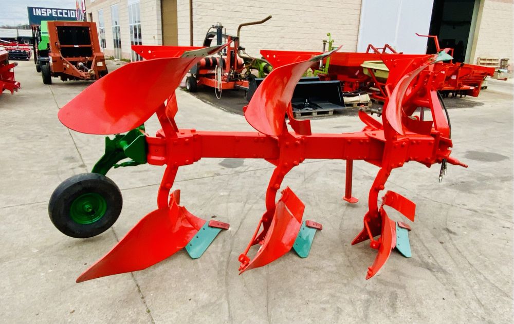 charrua de 3 corpos kverneland