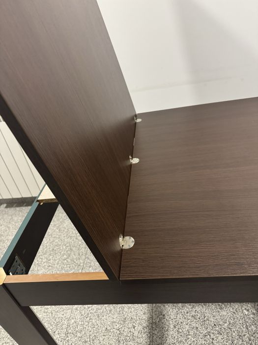 Mesa de sala de jantar/cozinha desdobrável.