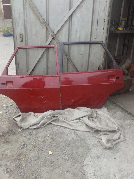 продам двери задние  Ваз 2109  в хорошем  состоянии