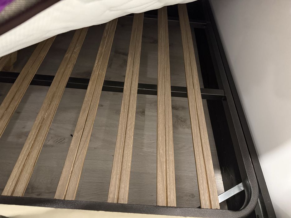 Cama de casal com estrado