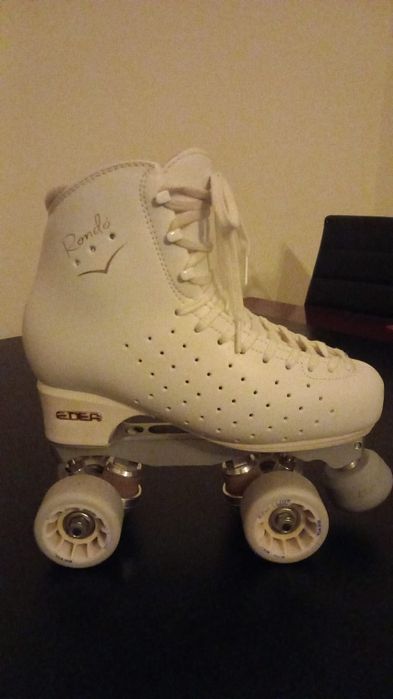 Patins, saco e proteções para patinagem artística