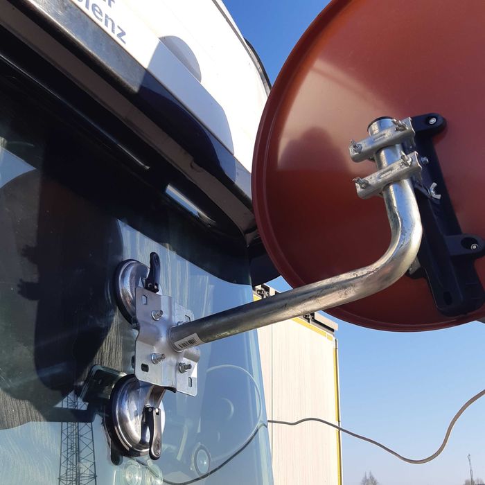 Antena satelitarna kpl. dla kierowcy ciężarówki.