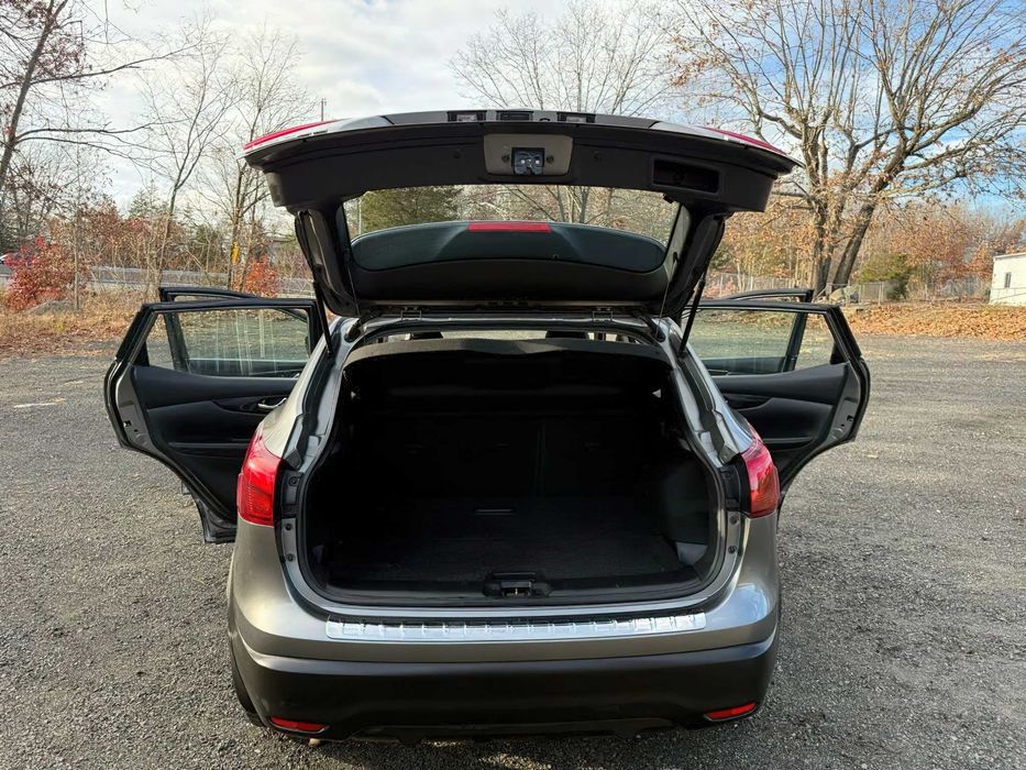 Nissan Rogue Sport SL      2017