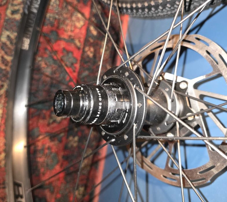 Komplet kół gravel/szosa Bontrager Paradigm Comp 25 + tarcze + opony