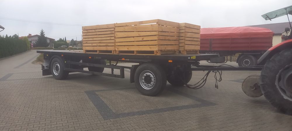 Przyczepa do bel lub skrzyniopalet