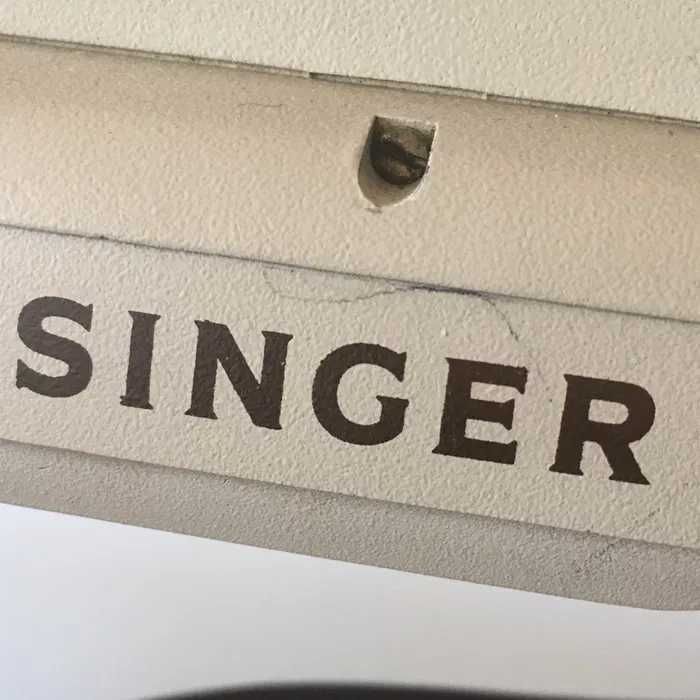 máquina de costura elétrica: Singer, anos 70