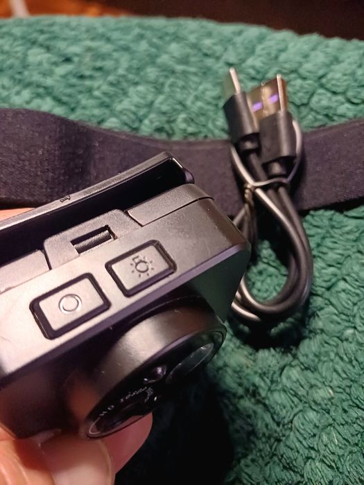 Câmara Full HD 1080p com Luz – Ideal para Bicicleta, Capacete ou Traba