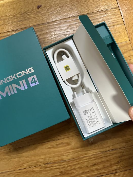 Cubot KingKong Mini 4 - 16/128 Гб, екран 4,7”, 4700 мАг, NFC, IP69