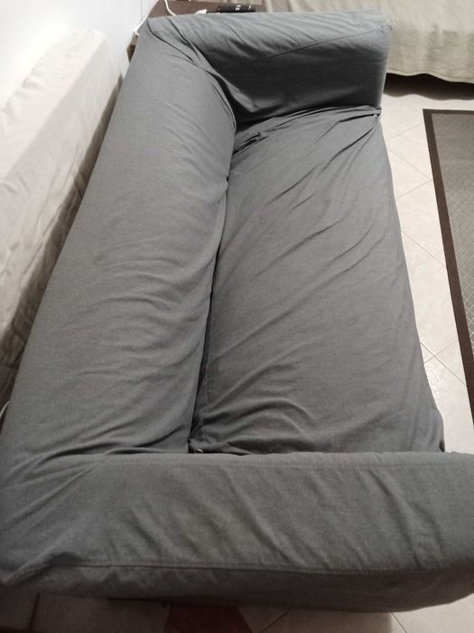 Sofá para 3 pessoas confortável em excelente estado de conservação