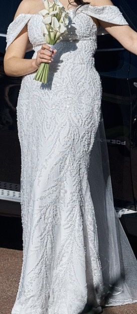 Весільна сукня.