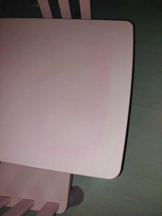 Stoliczek z krzesłami dla dziewczynki