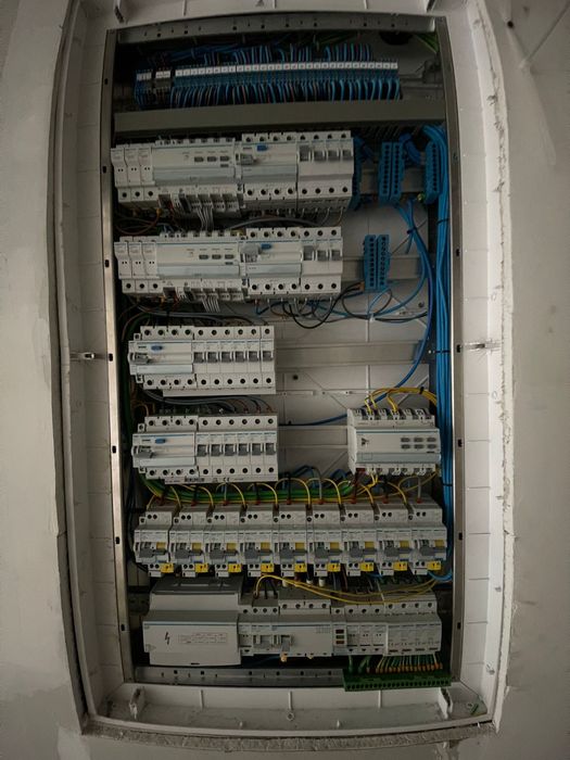 Eletricista – Instalações e Reparações Urgentes