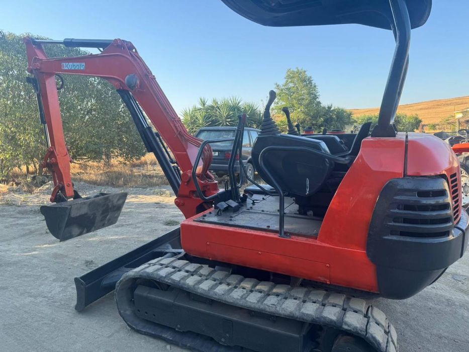 Kubota k023 (2.3T) com balde