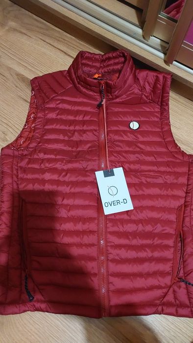 Жіноча жилетка безрукавка