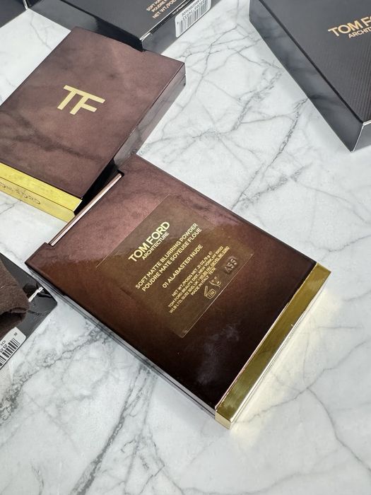 Пудра компактна доя обличчя Tom Ford 01