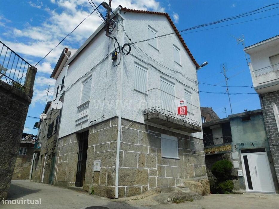 Moradia / Gouveia, Moimenta da Serra e Vinhó