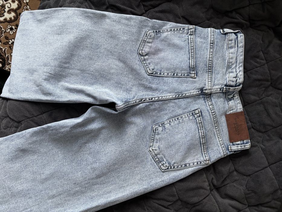 Жіночі джинси кльош