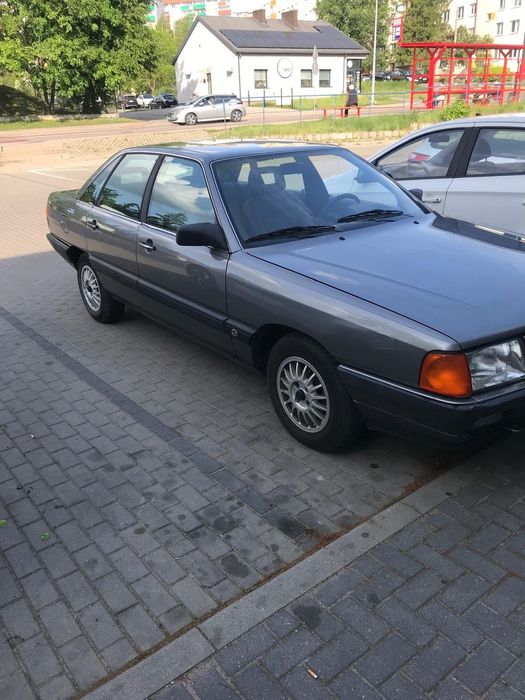 Audi 100