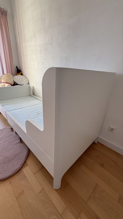 Cama extensivel Busunge branca com colchão (como novos)