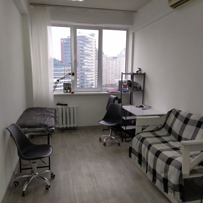 Здам офіс 17 м2, бізнес центр біля метро Лівобережна,вул. Сверстюка 19