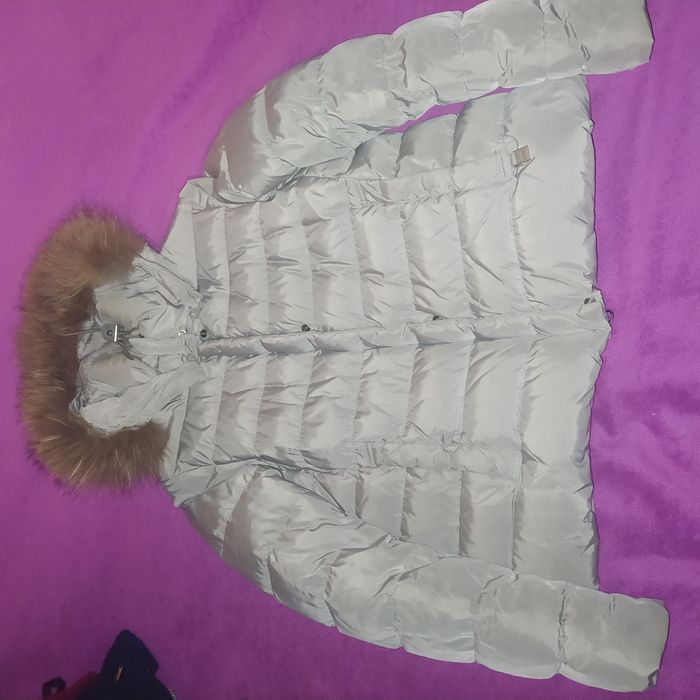 Віддаю теплі куртки,сукні, шапку, бюстгальтери