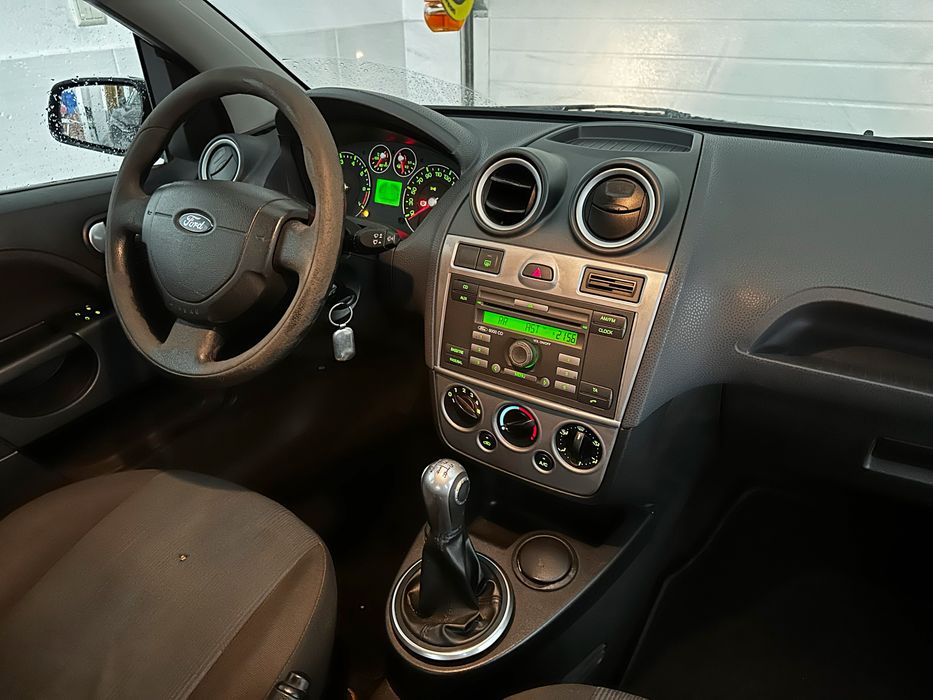 Ford Fiesta 1.25 16v - 2006/04 - Com A/C