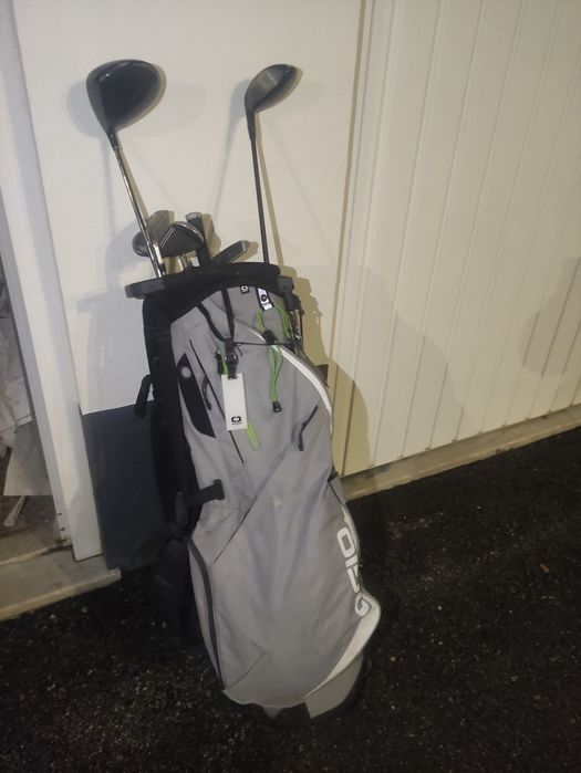 Conjunto de golf com bolsa e tacos