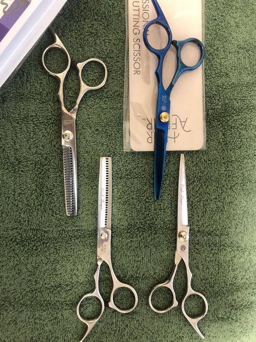 Новые парикмахерские ножницы для  волос.