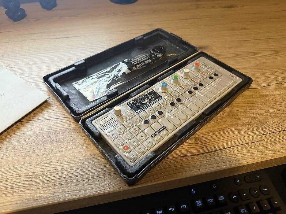 Teenage Engineering OP-1 syntezator sampler