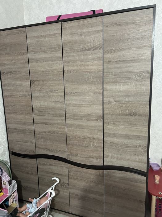 Продам спальню, шкаф та тумбочки