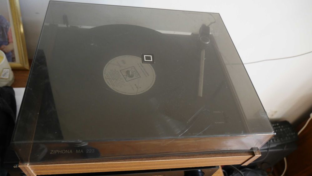 zabytkowy gramofon Ziphona MA 223