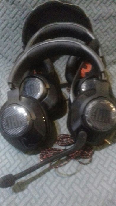 Продам навушники JBL