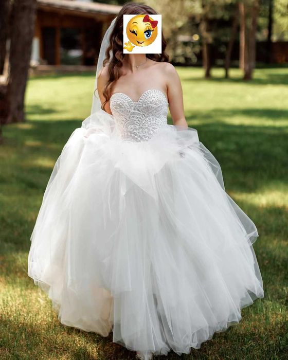 Весільна сукня в ідеальному стані.