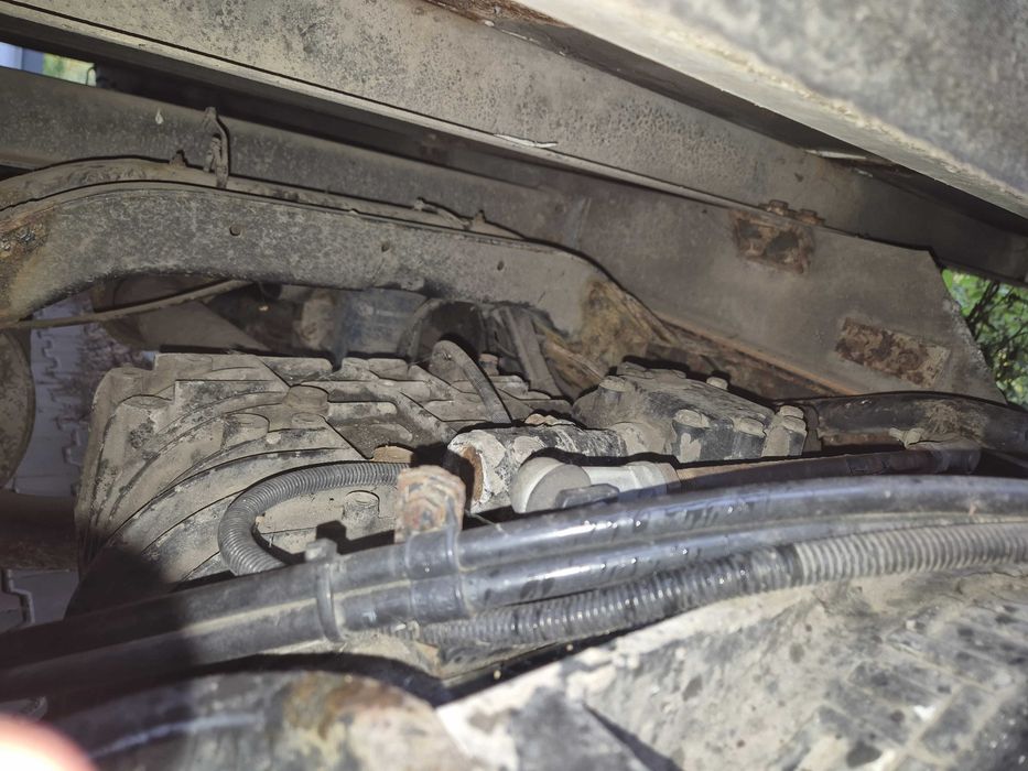 Sprzedam główne podzespoły pojazdu MAN L2000, silnik, skrzynia biegów, kabina, kontener