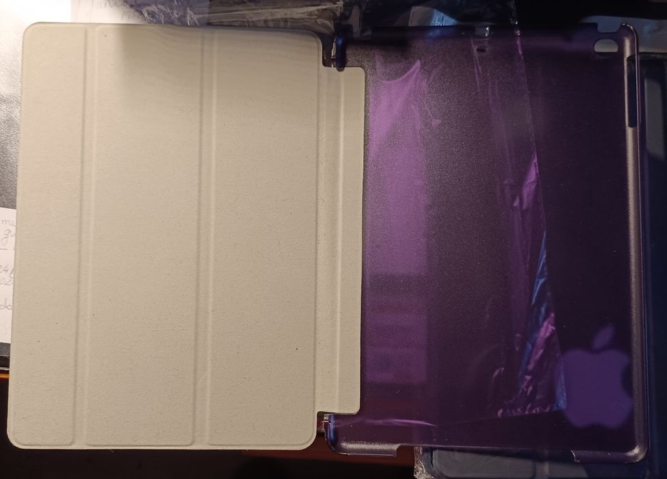 2 capas Smart para iPad 9,7", 1 película vidro e 3 películas