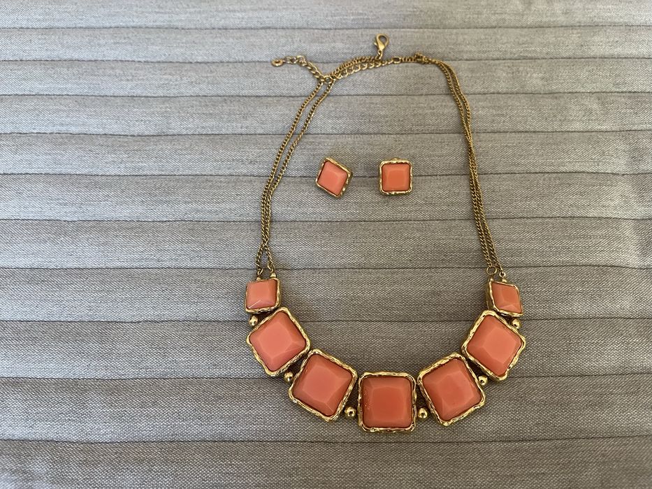 Conjunto de colar e par de brincos